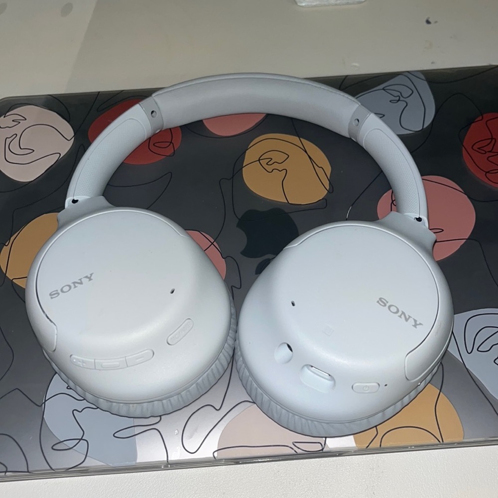 BARELY USED/ JUST BOUGHT SONY WH-CH170N wireless noise cancelling headphones